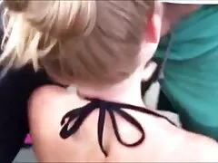 Un guapo hombre del músculo de trabajo con peliculas porno para parejas un chico rojo